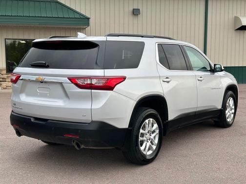 Silver Ice Metallic 2021 Chevrolet Traverse LT Cloth