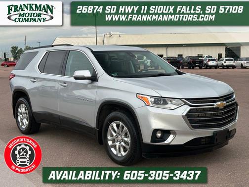 Silver Ice Metallic 2021 Chevrolet Traverse LT Cloth