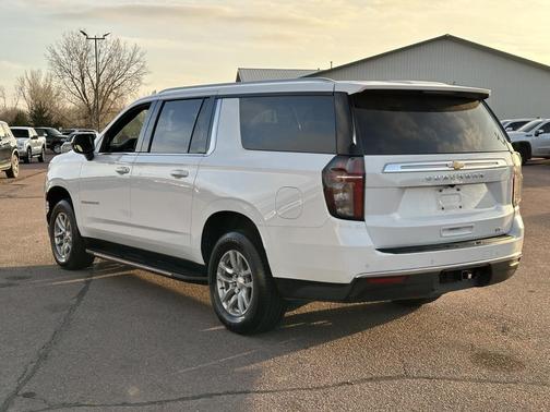 2024 Chevrolet Suburban LT