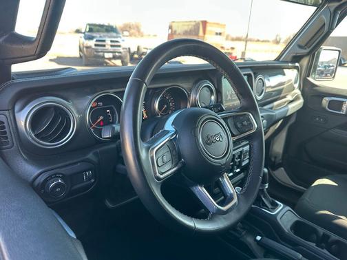 2023 Jeep Wrangler 4-Door Sahara