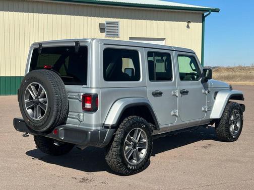 2023 Jeep Wrangler 4-Door Sahara