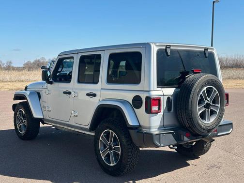 2023 Jeep Wrangler 4-Door Sahara