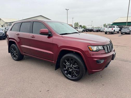 Velvet Red Pearlcoat 2022 Jeep Grand Cherokee Laredo