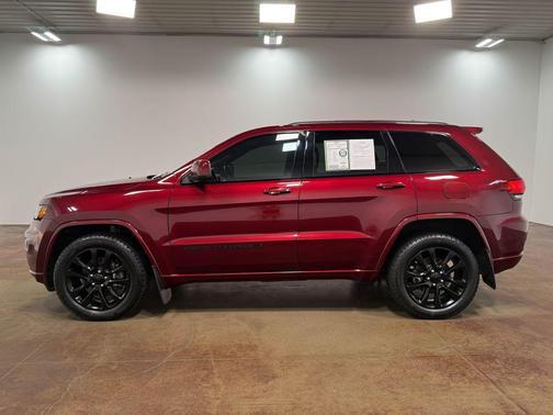 Velvet Red Pearlcoat 2022 Jeep Grand Cherokee Laredo