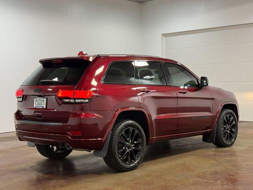 Velvet Red Pearlcoat 2022 Jeep Grand Cherokee Laredo