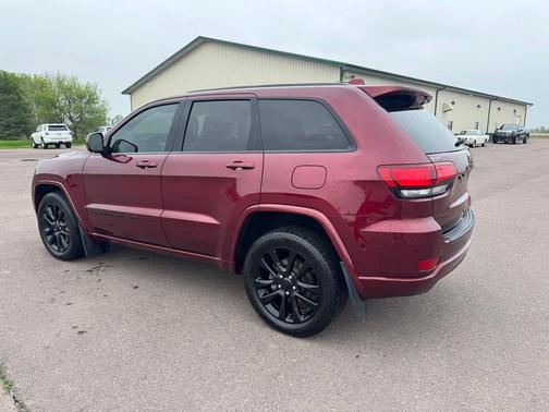 Velvet Red Pearlcoat 2022 Jeep Grand Cherokee Laredo