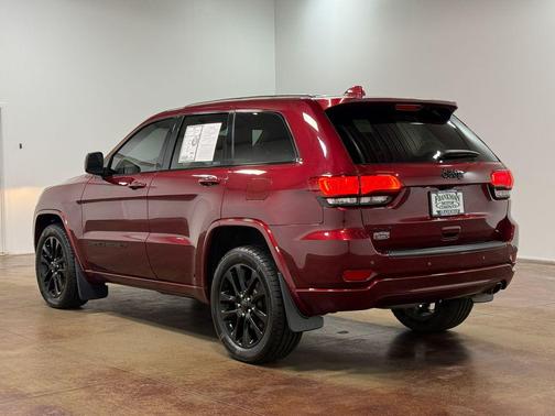 Velvet Red Pearlcoat 2022 Jeep Grand Cherokee Laredo