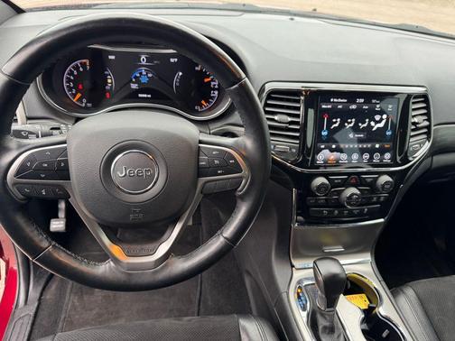 Velvet Red Pearlcoat 2022 Jeep Grand Cherokee Laredo