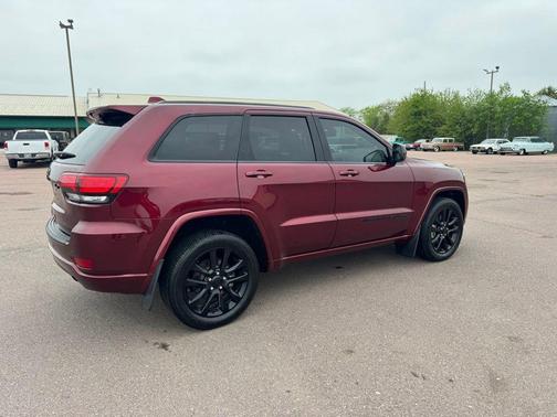Velvet Red Pearlcoat 2022 Jeep Grand Cherokee Laredo