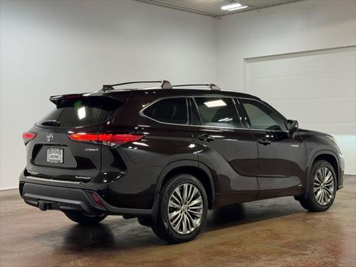 2020 Toyota Highlander Hybrid Platinum