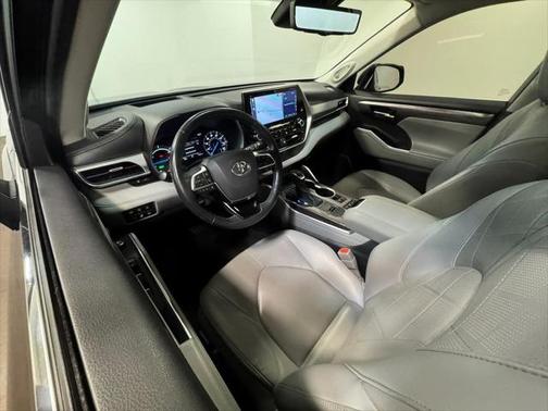 2020 Toyota Highlander Hybrid Platinum