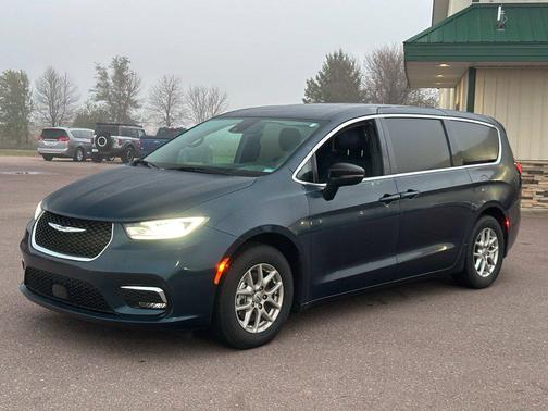 Fathom Blue Pearlcoat 2025 Chrysler Pacifica L