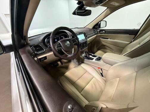 Ivory 3-Coat 2021 Jeep Grand Cherokee Overland