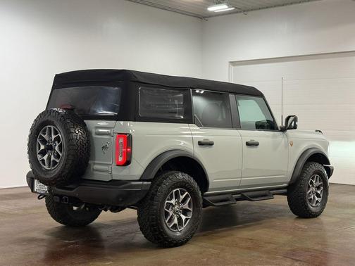 Cactus Gray 2023 Ford Bronco Badlands