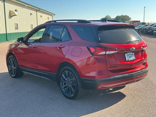 Cherry Red Tintcoat 2022 Chevrolet Equinox RS