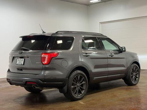 Magnetic Metallic 2018 Ford Explorer XLT