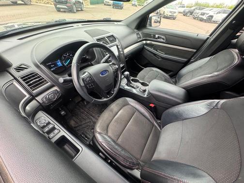 Magnetic Metallic 2018 Ford Explorer XLT
