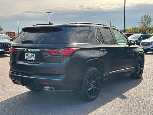 Mosaic Black Metallic 2023 Chevrolet Traverse Premier