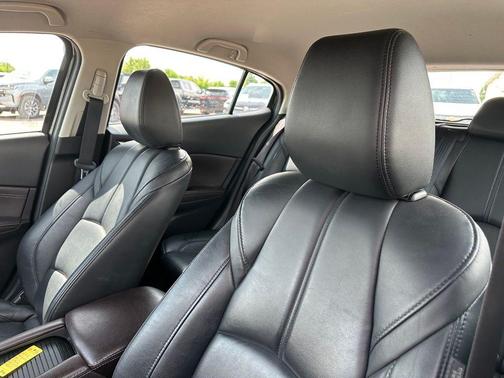 Jet Black Mica 2018 Mazda Mazda3 Touring