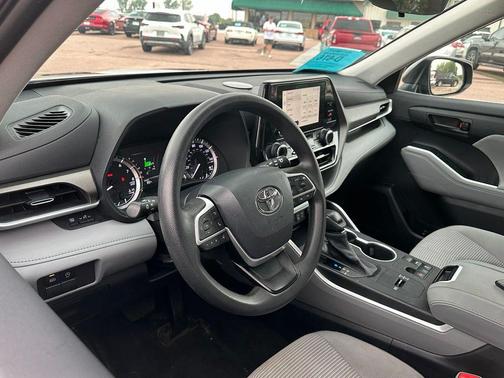 Magnetic Gray Metallic 2023 Toyota Highlander L