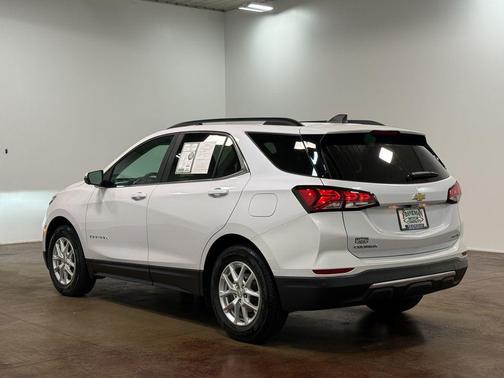 Iridescent Pearl Tricoat 2023 Chevrolet Equinox 1LT