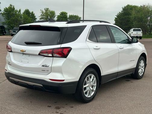Iridescent Pearl Tricoat 2023 Chevrolet Equinox 1LT