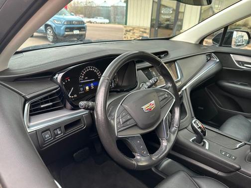 Stellar Black Metallic 2019 Cadillac XT5 Luxury