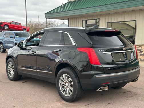 Stellar Black Metallic 2019 Cadillac XT5 Luxury