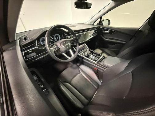 2023 Audi Q7 45 Premium Plus