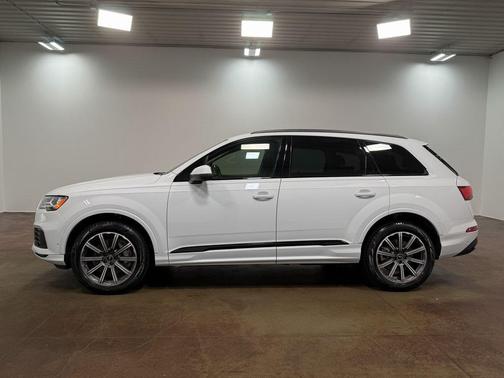 2023 Audi Q7 45 Premium Plus