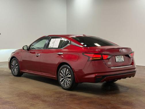 Scarlet Ember Tintcoat 2023 Nissan Altima 2.5 SV
