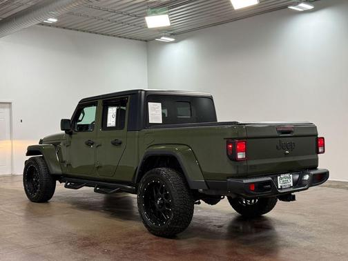 Sarge Green Clearcoat 2022 Jeep Gladiator Sport S