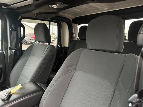 2022 Jeep Gladiator Sport S