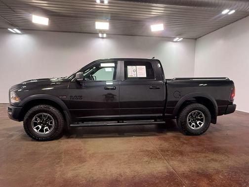 Brilliant Black Crystal Pearlcoat 2016 RAM 1500 Rebel