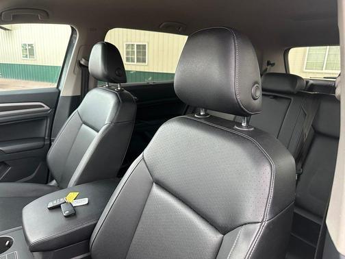 Platinum Gray Metallic 2019 Volkswagen Atlas 3.6L SE w/Technology