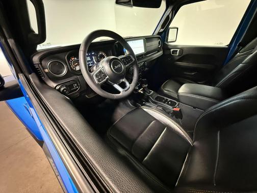 Hydro Blue Pearl Coat 2024 Jeep Wrangler 4-Door Sahara