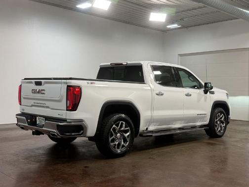 Summit White 2023 GMC Sierra 1500 SLT