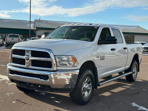 2017 RAM 2500 Tradesman Crew Cab 4x4 6'4' Box