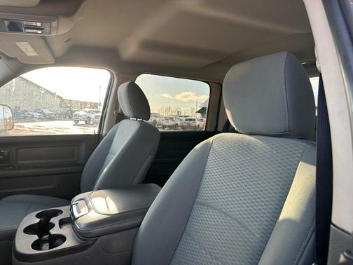 2017 RAM 2500 Tradesman Crew Cab 4x4 6'4' Box