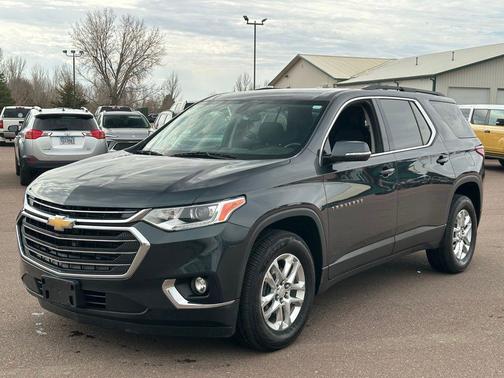 Graphite Metallic 2019 Chevrolet Traverse LT Cloth