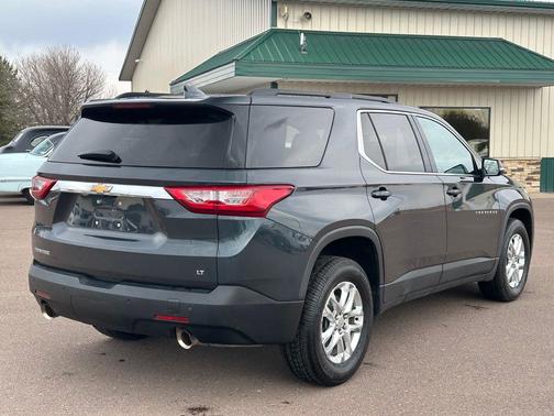 Graphite Metallic 2019 Chevrolet Traverse LT Cloth