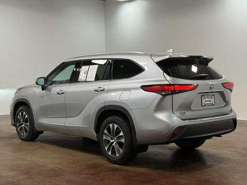 2020 Toyota Highlander Hybrid XLE
