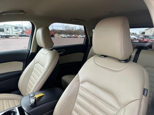 Star White Metallic Tri-Coat 2024 Ford Edge SEL