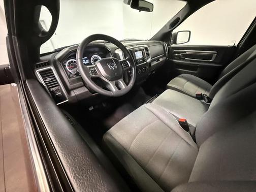 2024 RAM 1500 Classic Warlock Crew Cab 4x4 5'7' Box