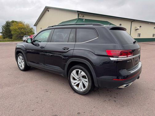 Deep Black 2023 Volkswagen Atlas 3.6L SE w/Technology
