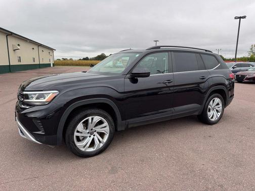 Deep Black 2023 Volkswagen Atlas 3.6L SE w/Technology