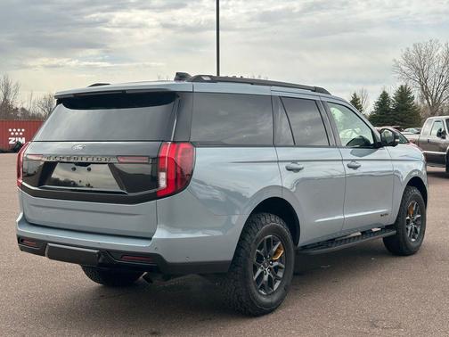 Glacier Gray Metallic TriCoat 2025 Ford Expedition Tremor