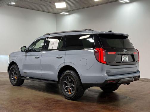 Glacier Gray Metallic TriCoat 2025 Ford Expedition Tremor