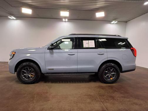 Glacier Gray Metallic TriCoat 2025 Ford Expedition Tremor