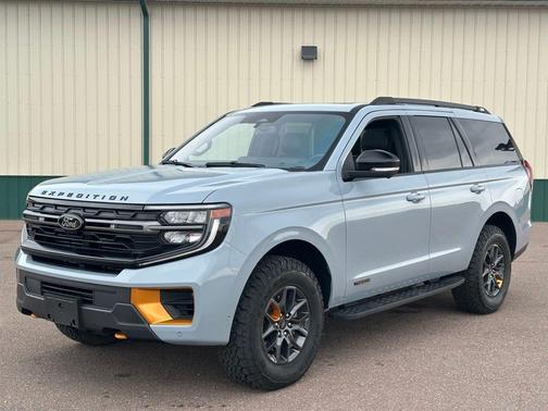Glacier Gray Metallic TriCoat 2025 Ford Expedition Tremor